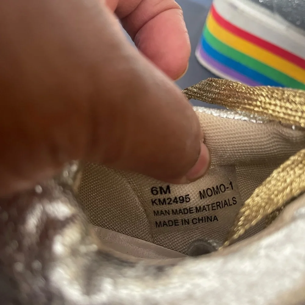 CAPE ROBBIN WOMEN'S MOMO-1 PLATFORM SNEAKER Metallic Silver Rainbow Platform 6 M
